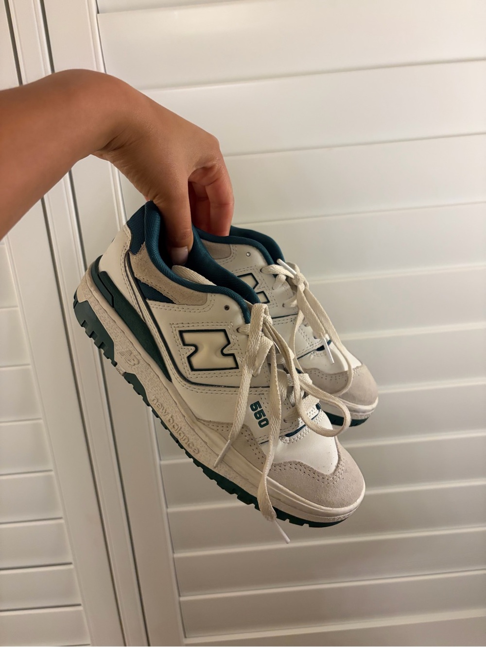 New Balance Kids 550 Sneakers in Cream and Teal